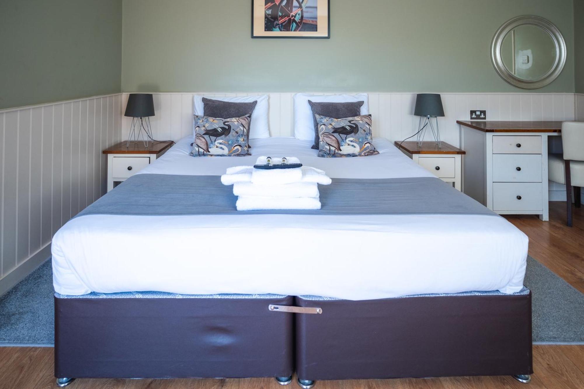 The Oyster Smack Hotell Burnham-on-Crouch Exteriör bild