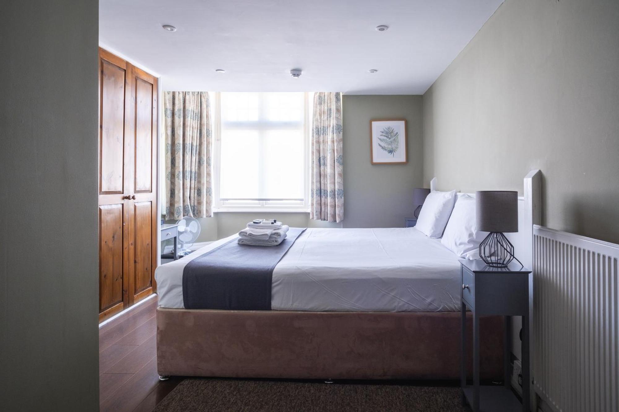 The Oyster Smack Hotell Burnham-on-Crouch Exteriör bild