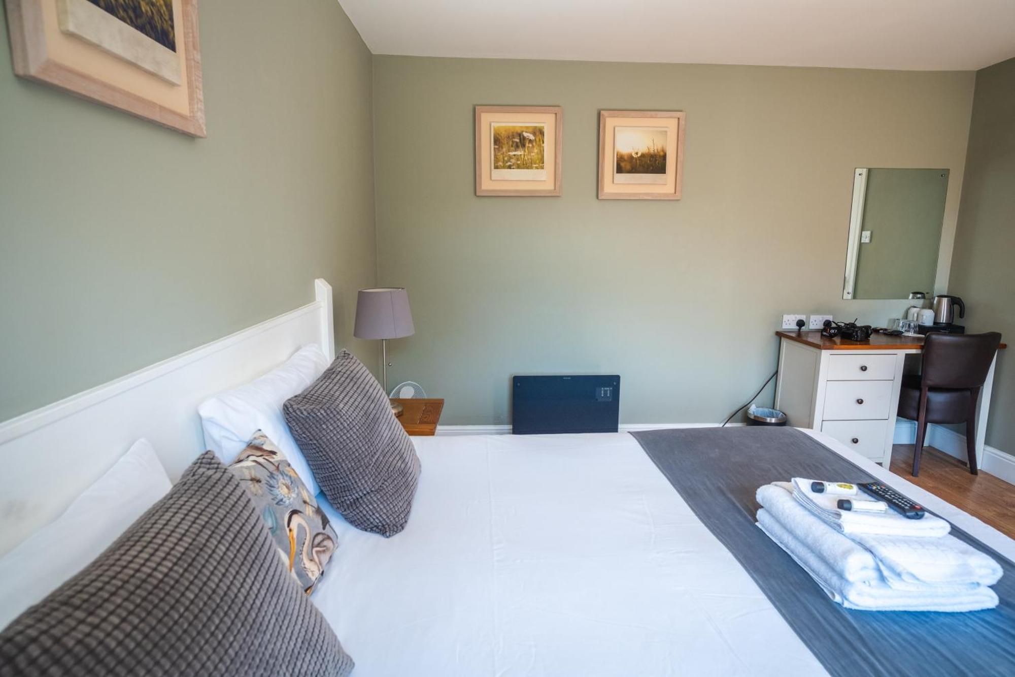 The Oyster Smack Hotell Burnham-on-Crouch Exteriör bild