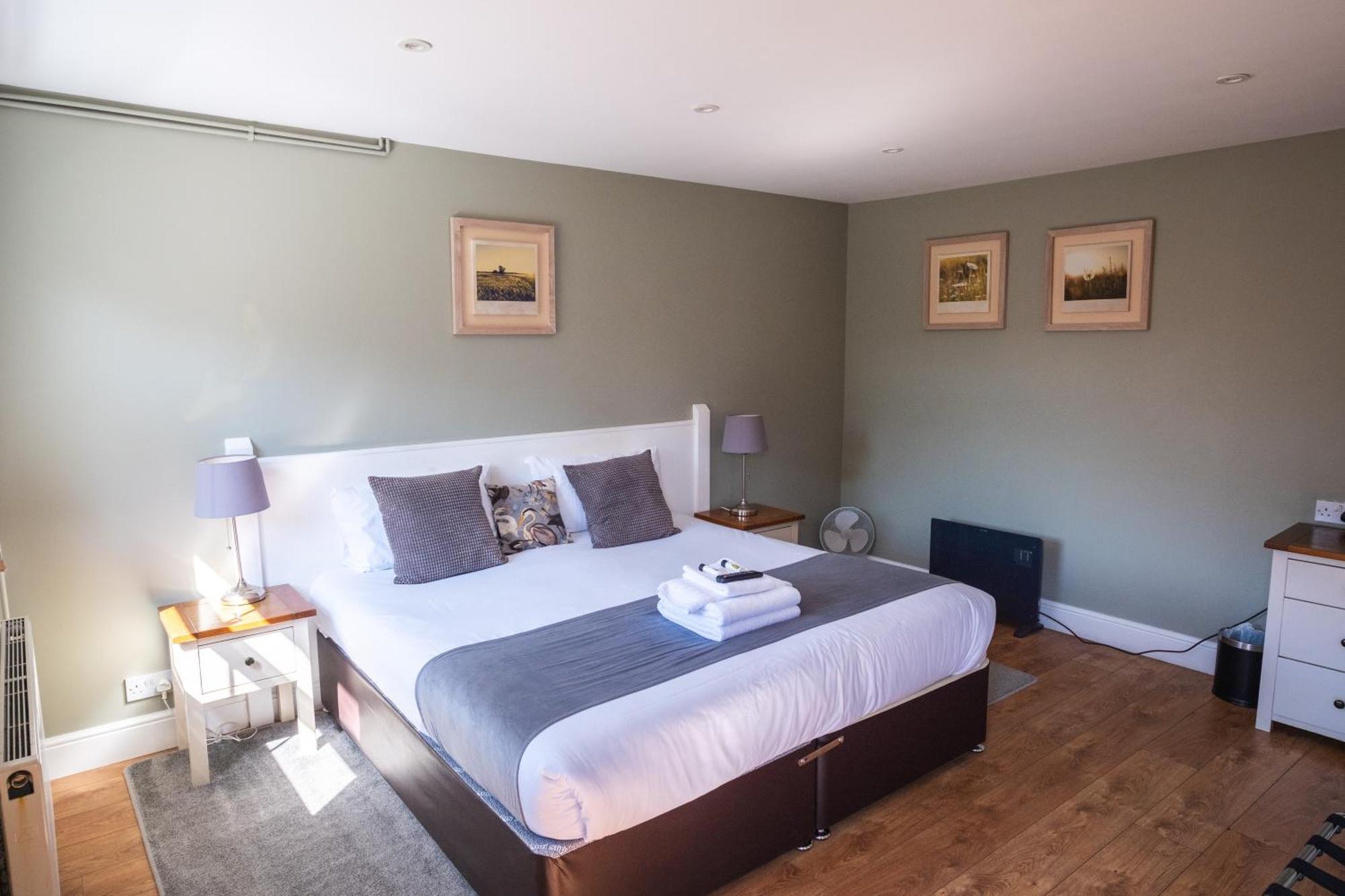 The Oyster Smack Hotell Burnham-on-Crouch Exteriör bild