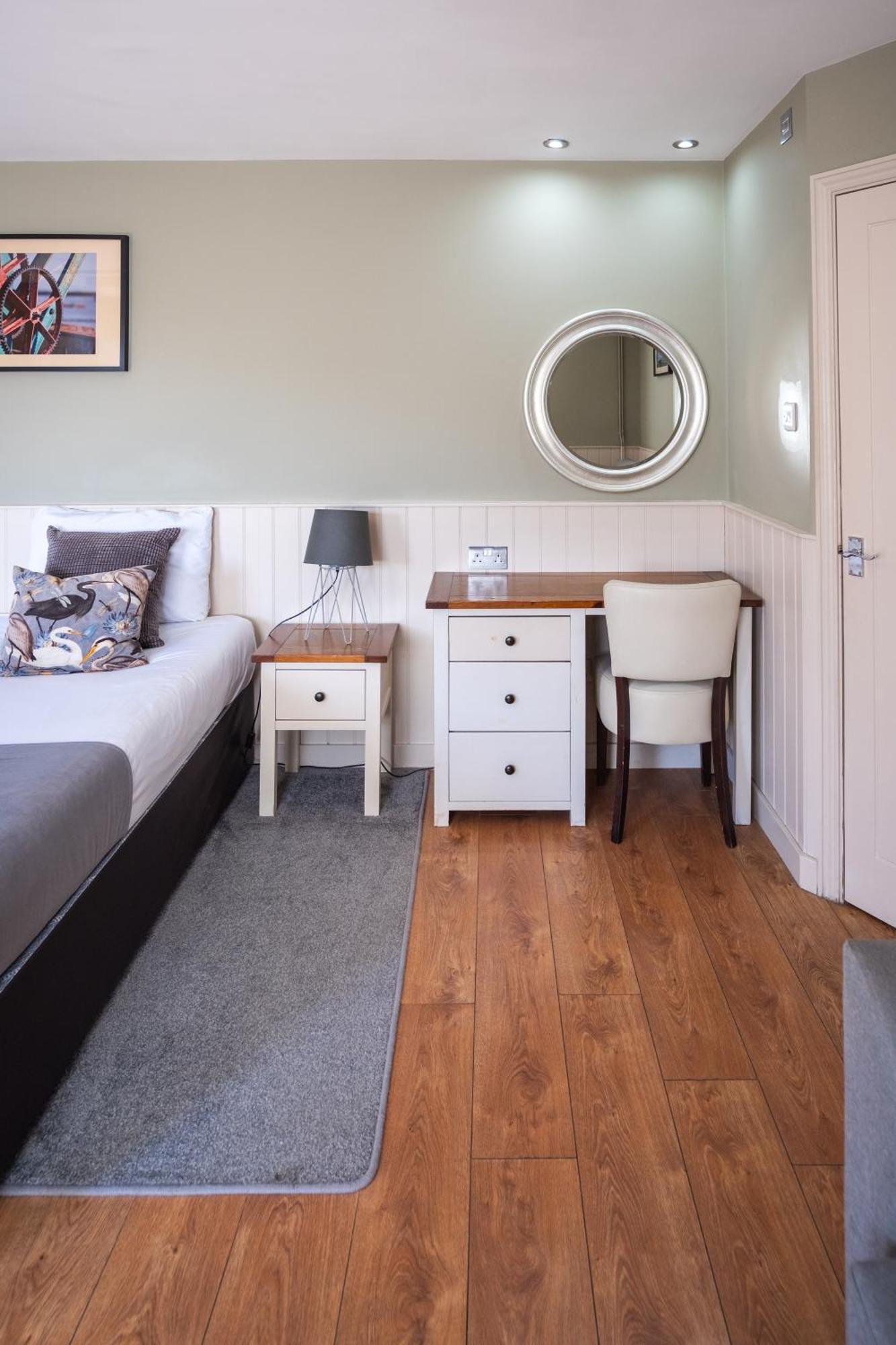 The Oyster Smack Hotell Burnham-on-Crouch Exteriör bild